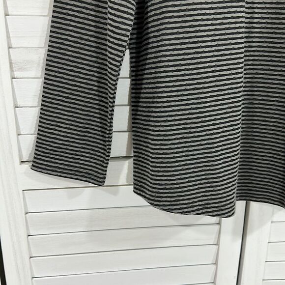 Chico's Zenergy Top Size 1 (8) Mock Neck Long Sleeve - Picture 6 of 16